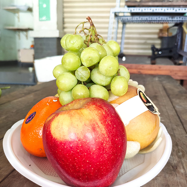 Combo trái cây và hoa cát tường